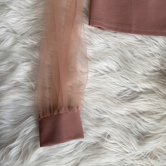 Beautiful mesh top - Picture 3 of 4